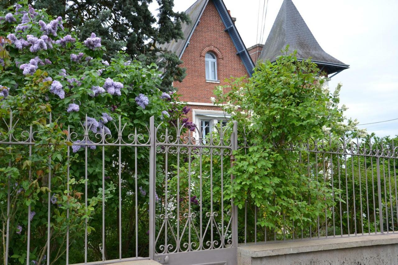 Les Dameraudes Bed & Breakfast Gien Exterior photo